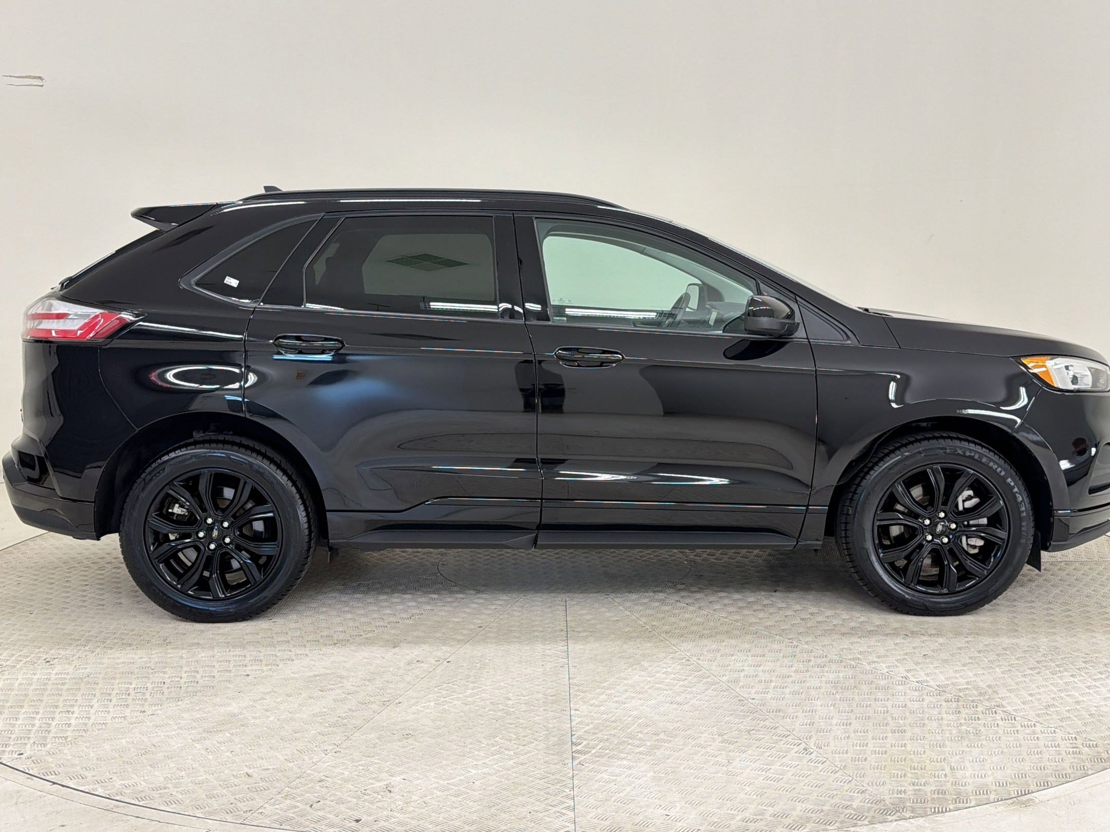 Used 2022 Ford Edge SE w/ Black Appearance Package AWD/4WD image 8