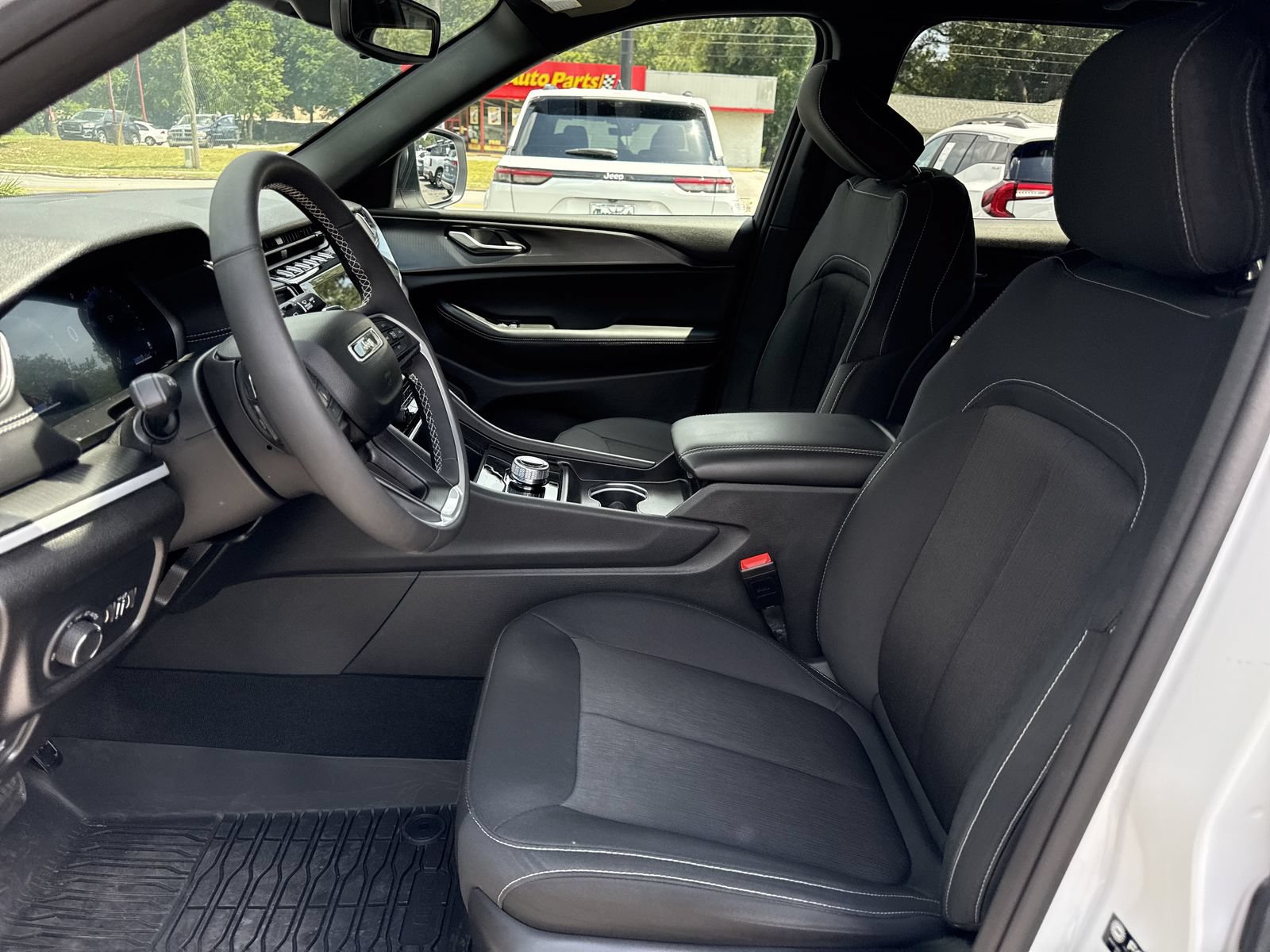 Used 2024 Jeep Grand Cherokee Laredo X w/ Luxury Tech Group I AWD/4WD image 9