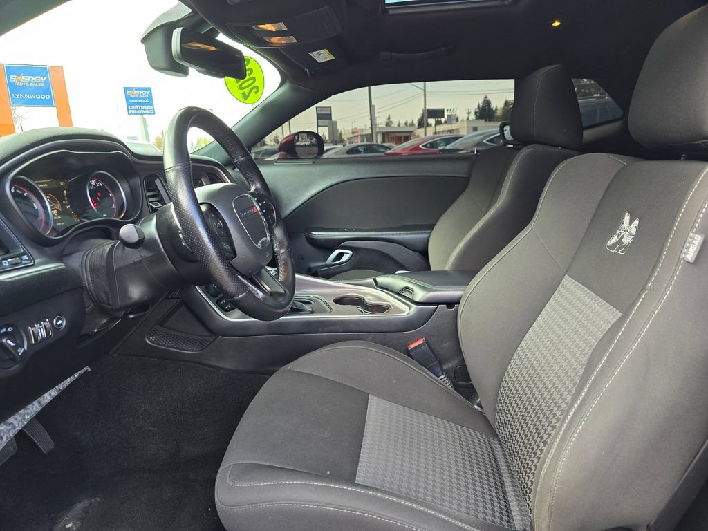 Used 2022 Dodge Challenger R/T Scat Pack w/ Driver Convenience Group RWD image 19