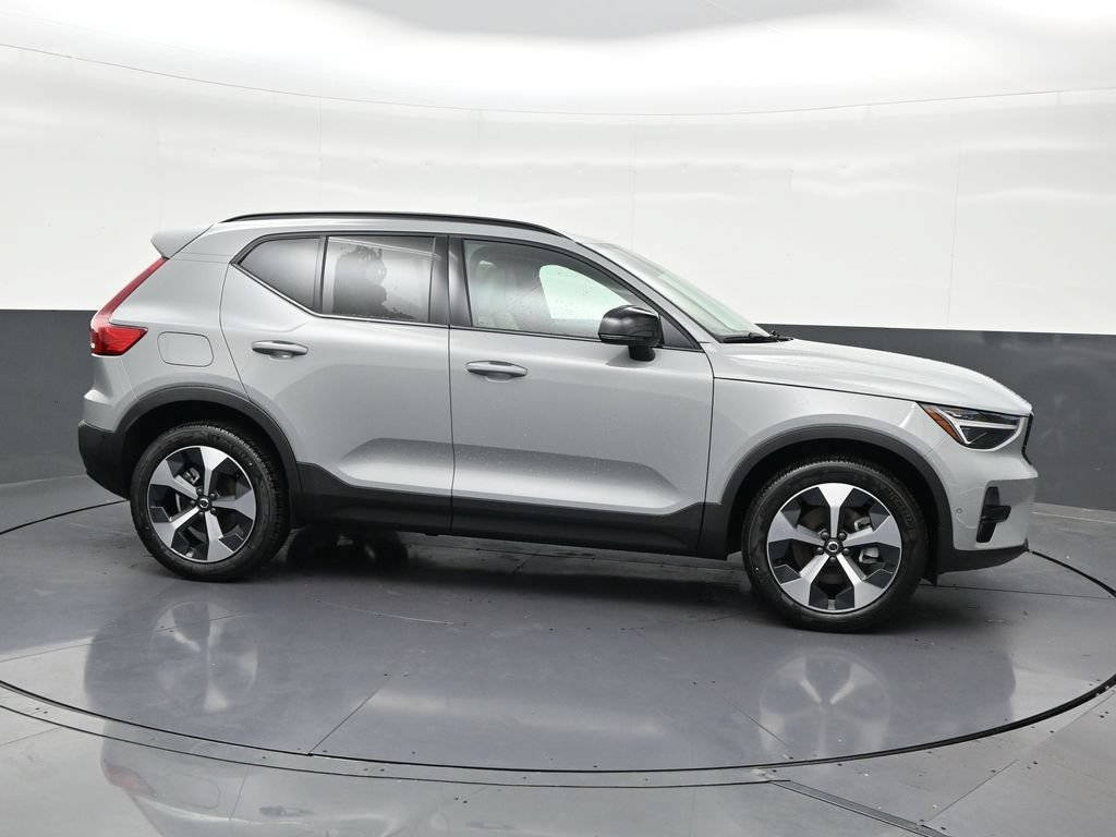 New 2026 Volvo XC40 B5 Plus w/ Protection Package Premier AWD/4WD image 6