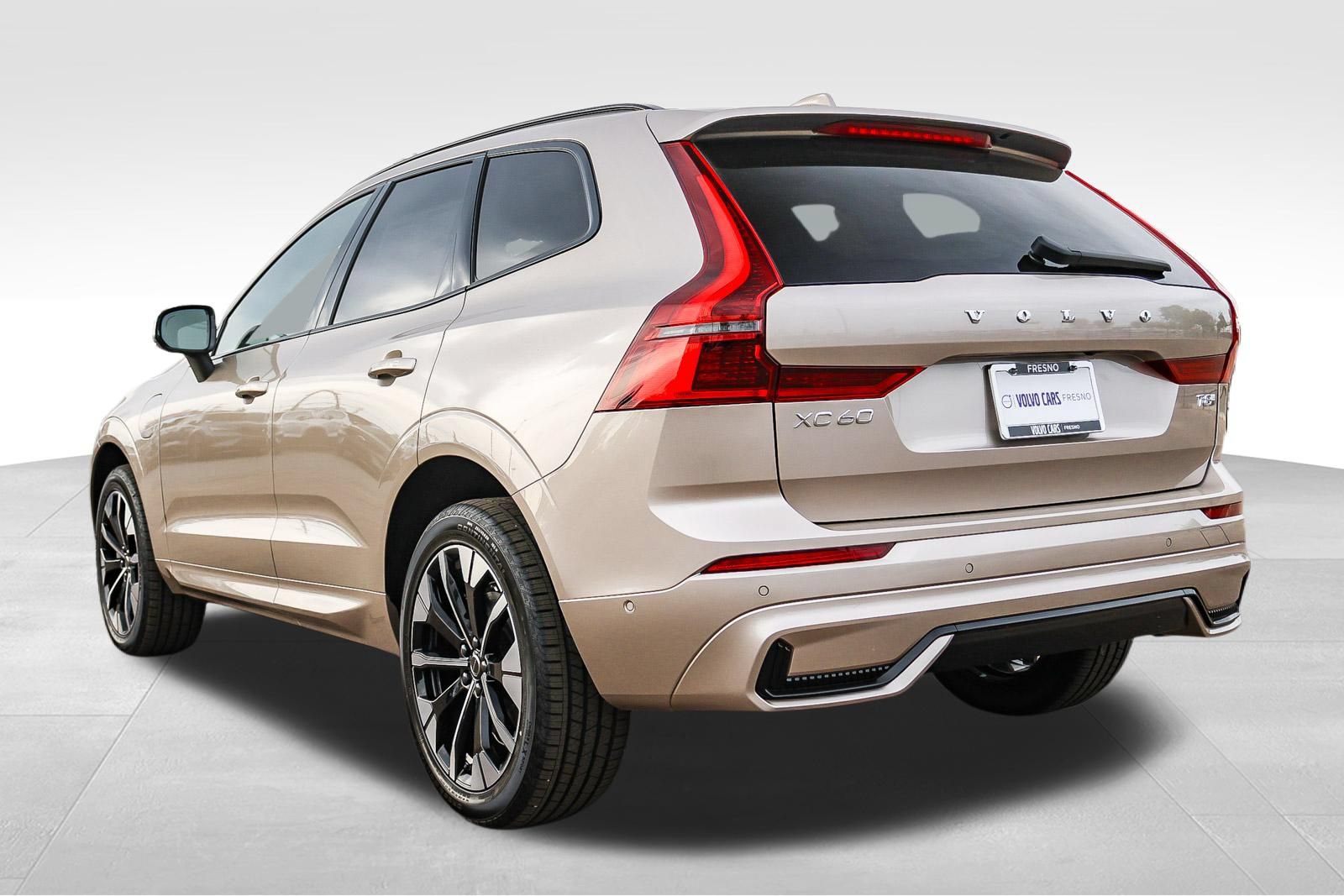 New 2026 Volvo XC60 T8 Plus AWD/4WD image 6