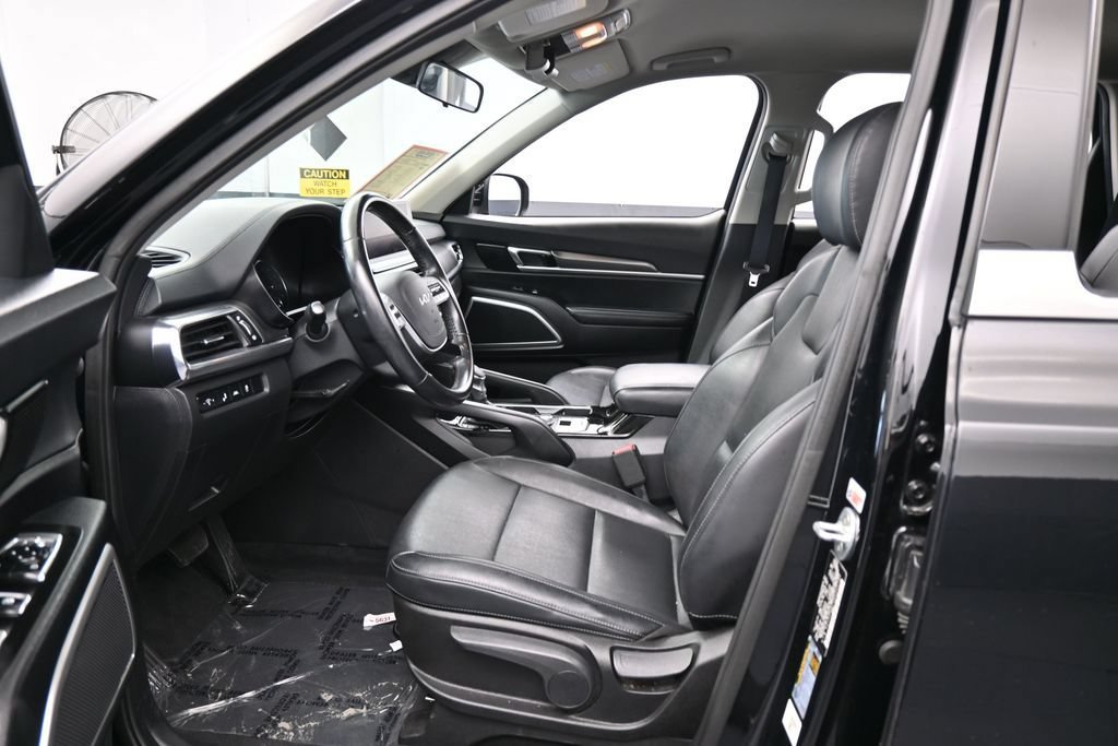 Used 2022 Kia Telluride LX FWD image 11