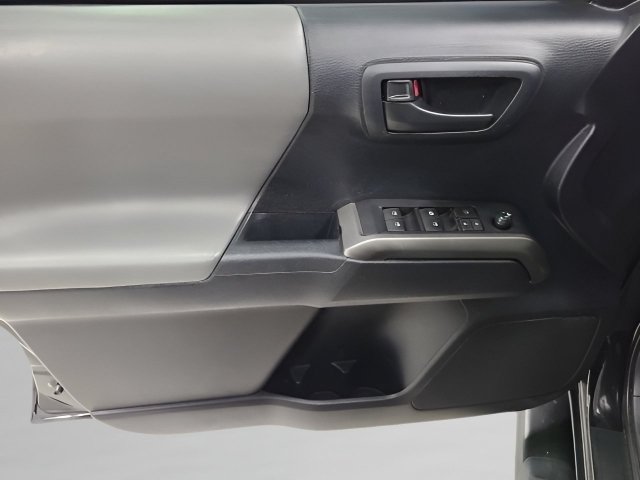 Used 2019 Toyota Tacoma SR5 AWD/4WD image 20