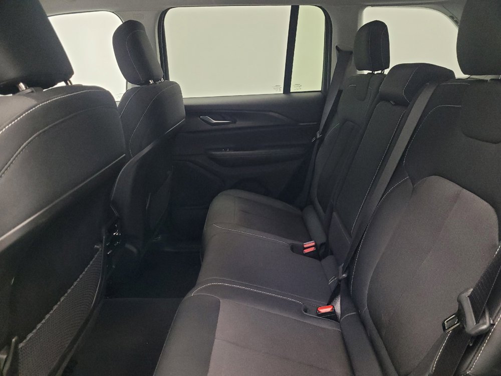 Used 2023 Jeep Grand Cherokee Laredo image 18