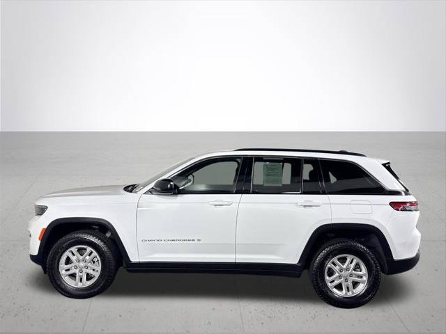 Certified 2025 Jeep Grand Cherokee Laredo AWD/4WD image 10