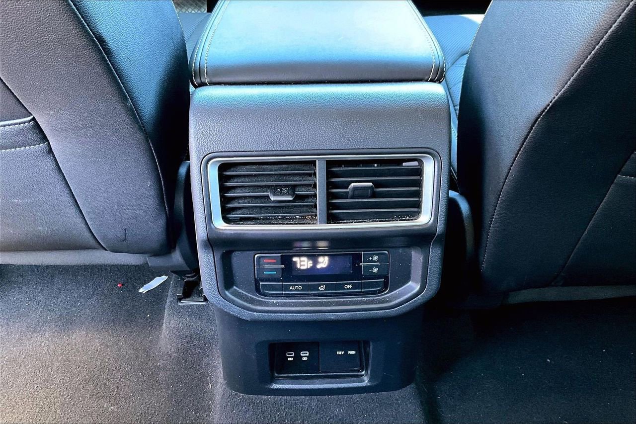 Used 2025 Volkswagen Atlas SE image 15