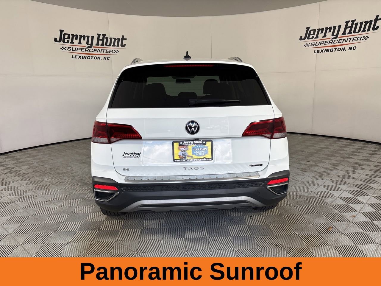 Used 2022 Volkswagen Taos SE w/ Panoramic Sunroof Package image 6