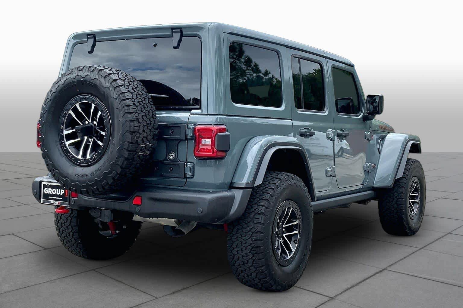 Used 2025 Jeep Wrangler Unlimited Rubicon AWD/4WD image 13