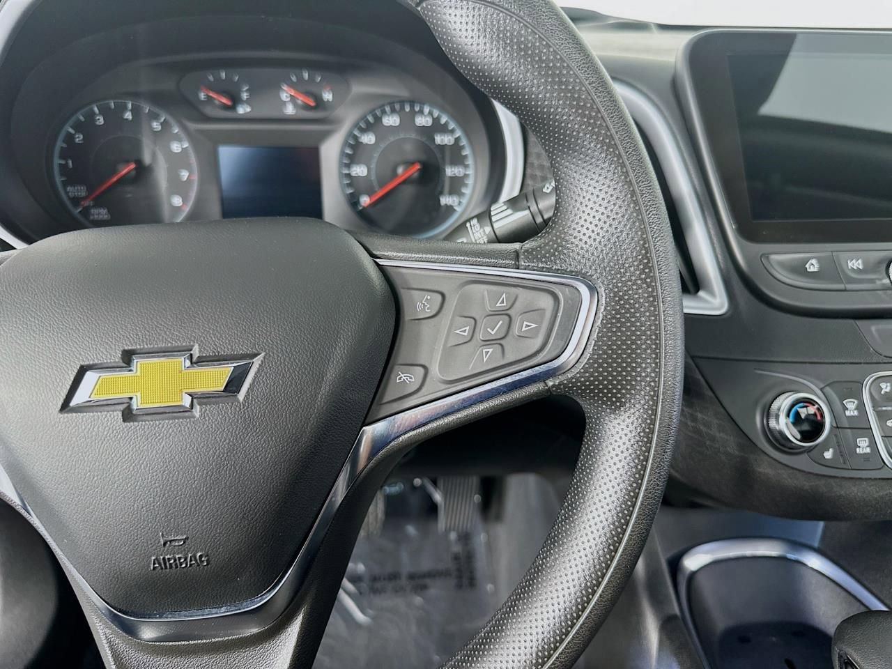 Used 2023 Chevrolet Malibu LT image 41