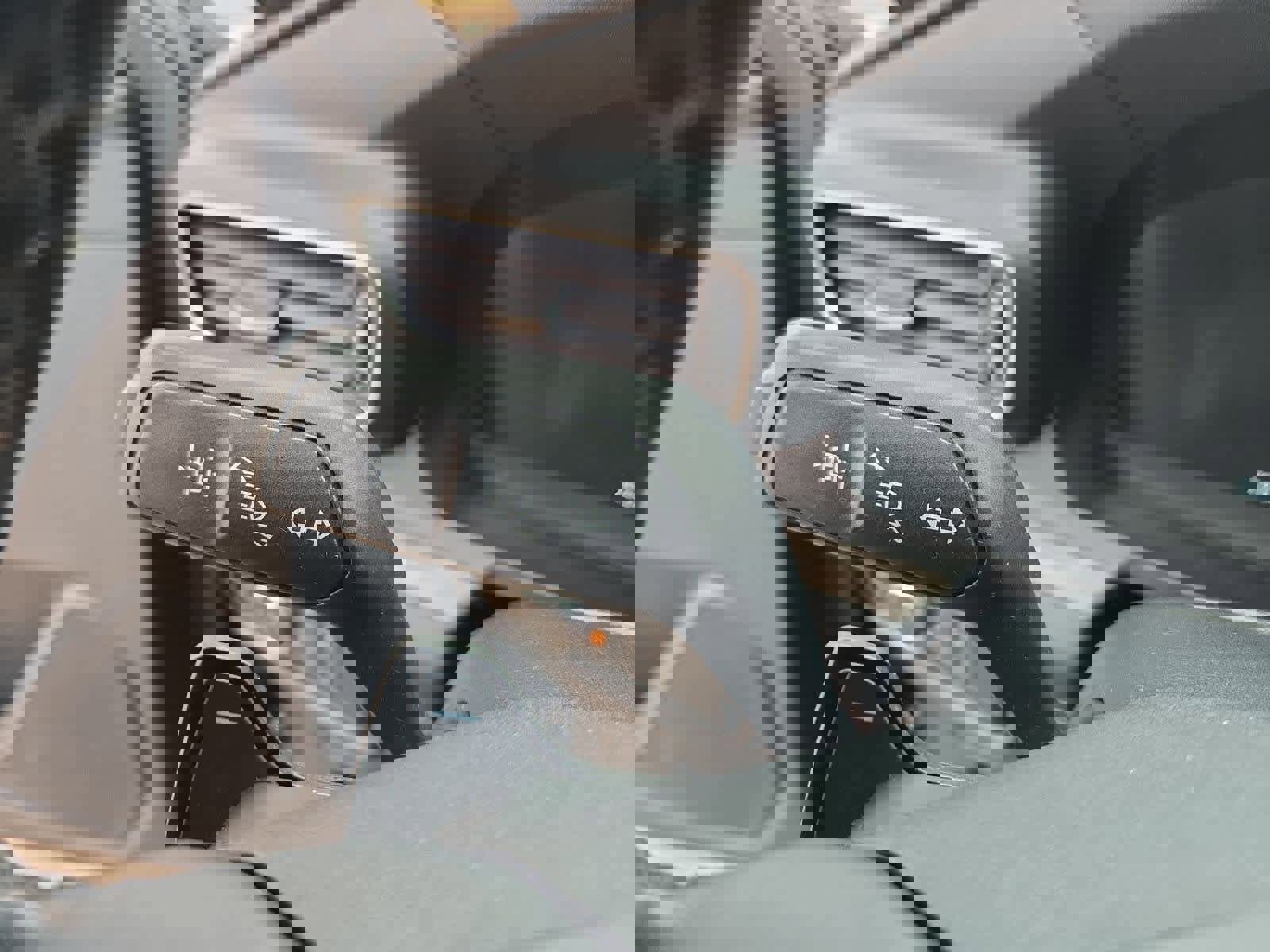 Used 2020 Ford Explorer Platinum w/ Premium Technology Package image 28