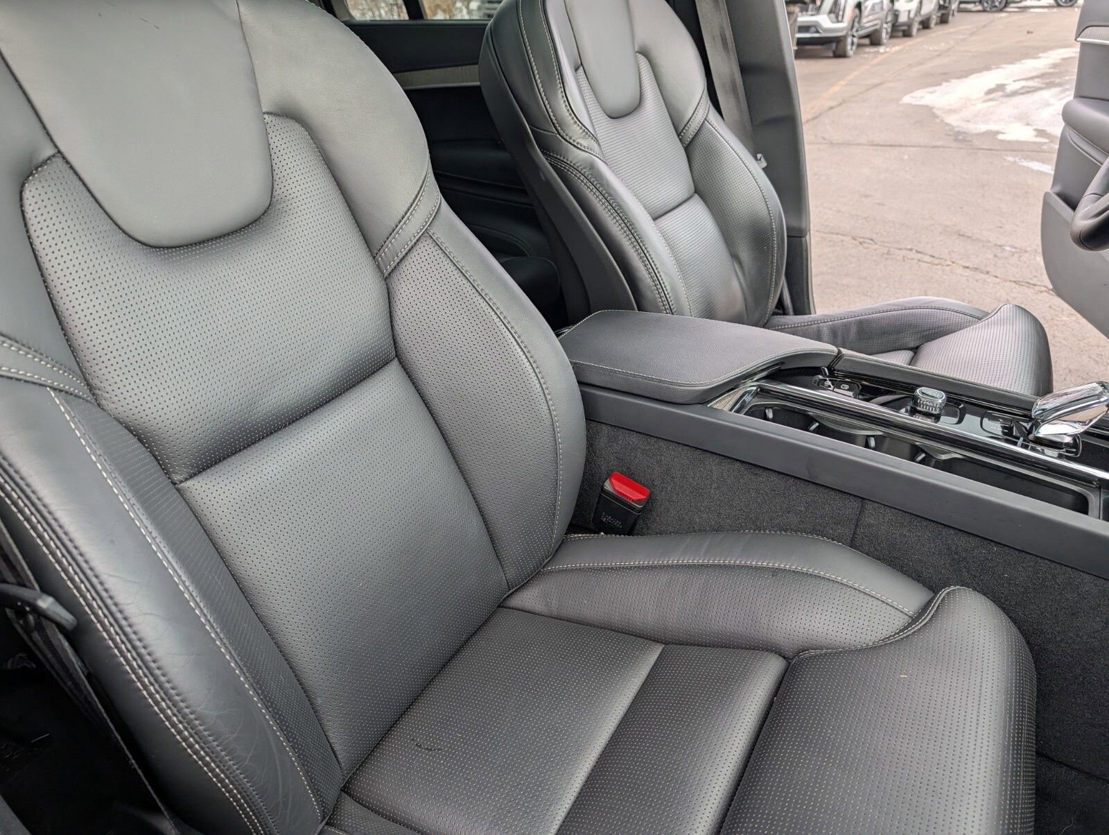 Used 2023 Volvo XC90 T8 Ultimate AWD/4WD image 29