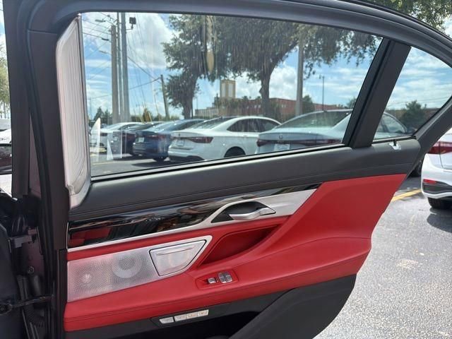 Used 2018 BMW M760i xDrive w/ Luxury Rear Seating Package AWD/4WD image 45