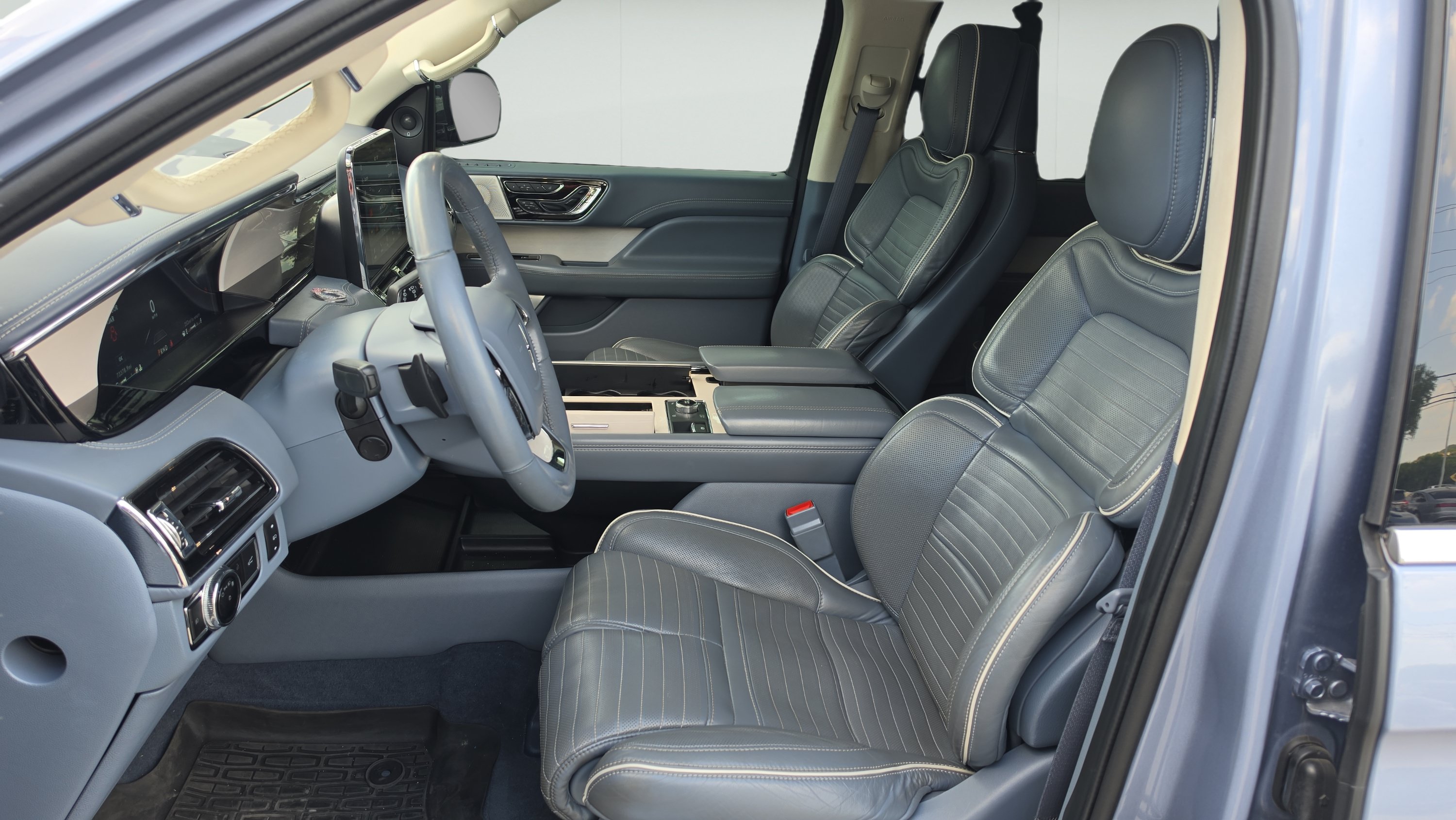 Used 2020 Lincoln Navigator Black Label w/ Cargo Convenience Package AWD/4WD image 9