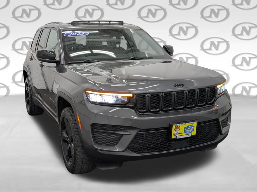 Used 2023 Jeep Grand Cherokee Altitude AWD/4WD image 35