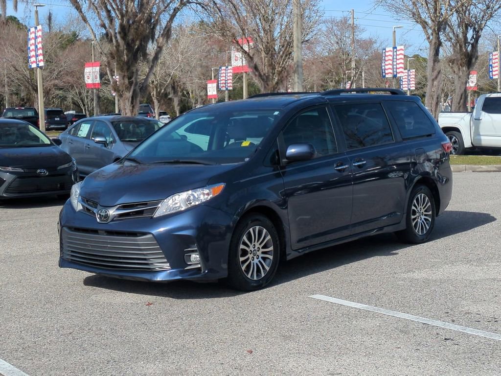 Used 2020 Toyota Sienna Limited image 1