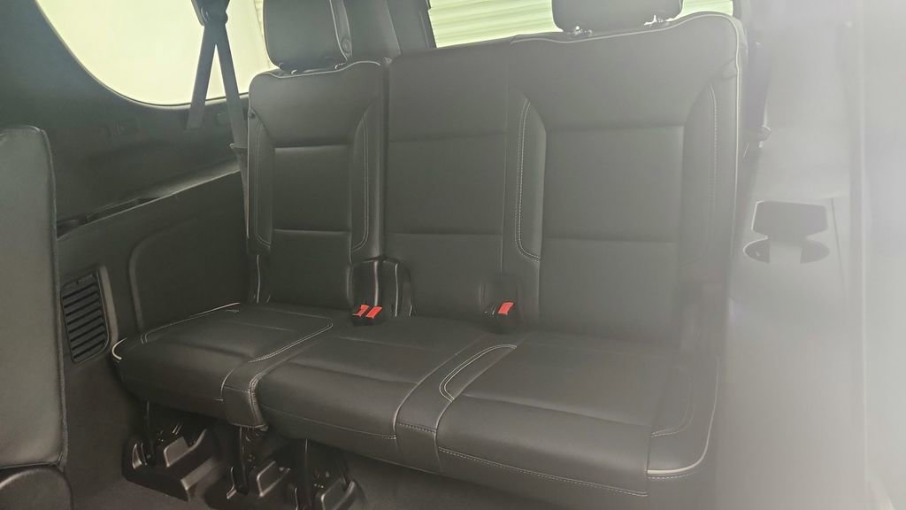 Used 2021 Chevrolet Suburban Premier image 28