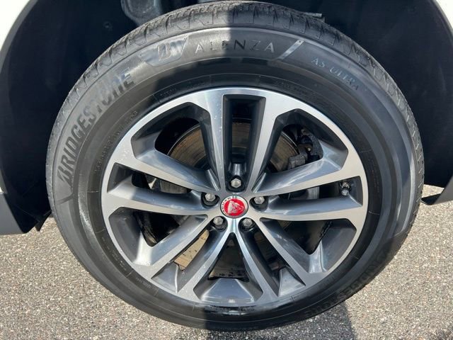 Used 2020 Jaguar F-PACE Premium image 16