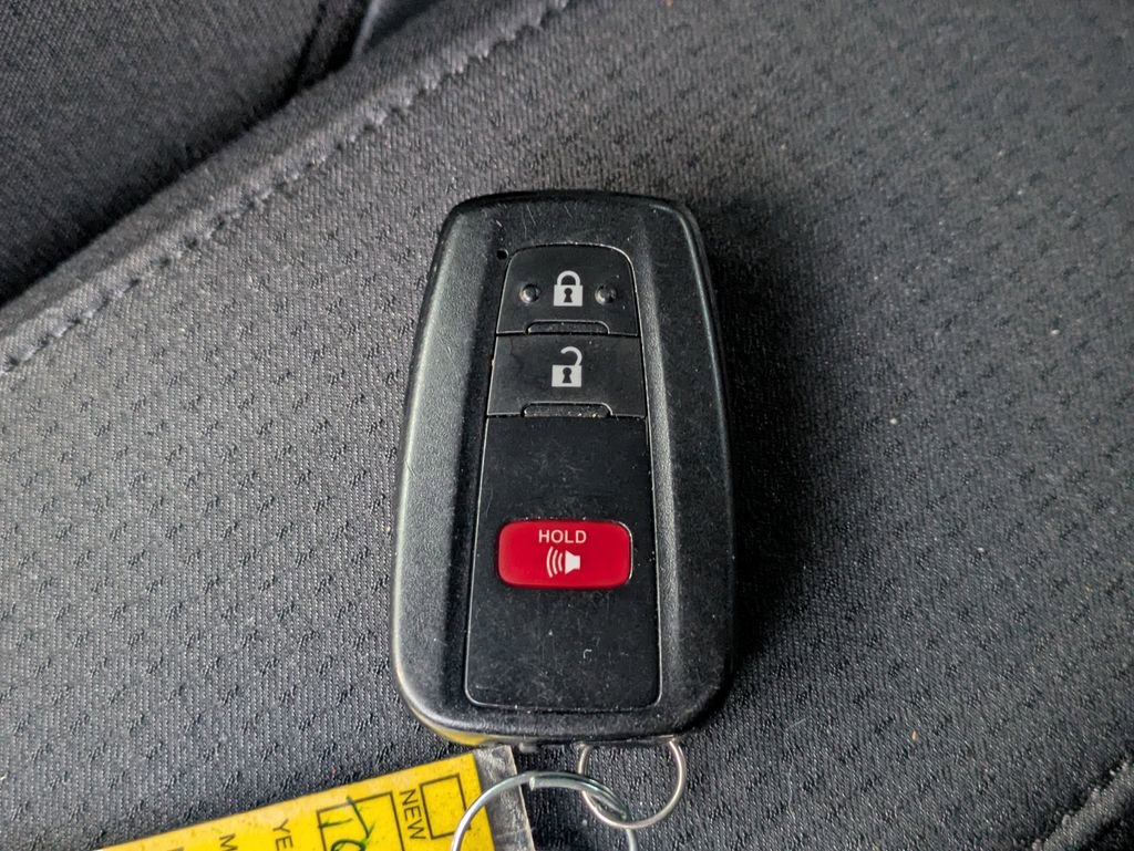 Used 2021 Toyota Prius LE FWD image 30