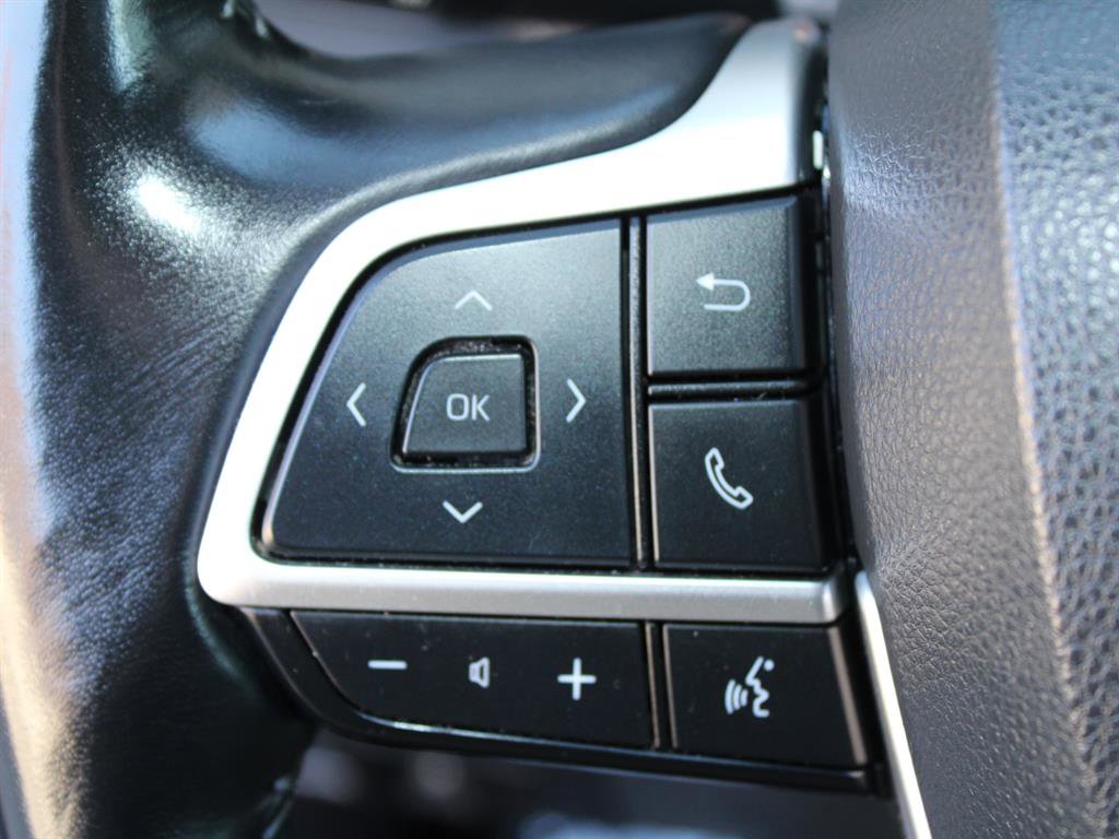 Used 2023 Toyota Highlander LE image 16