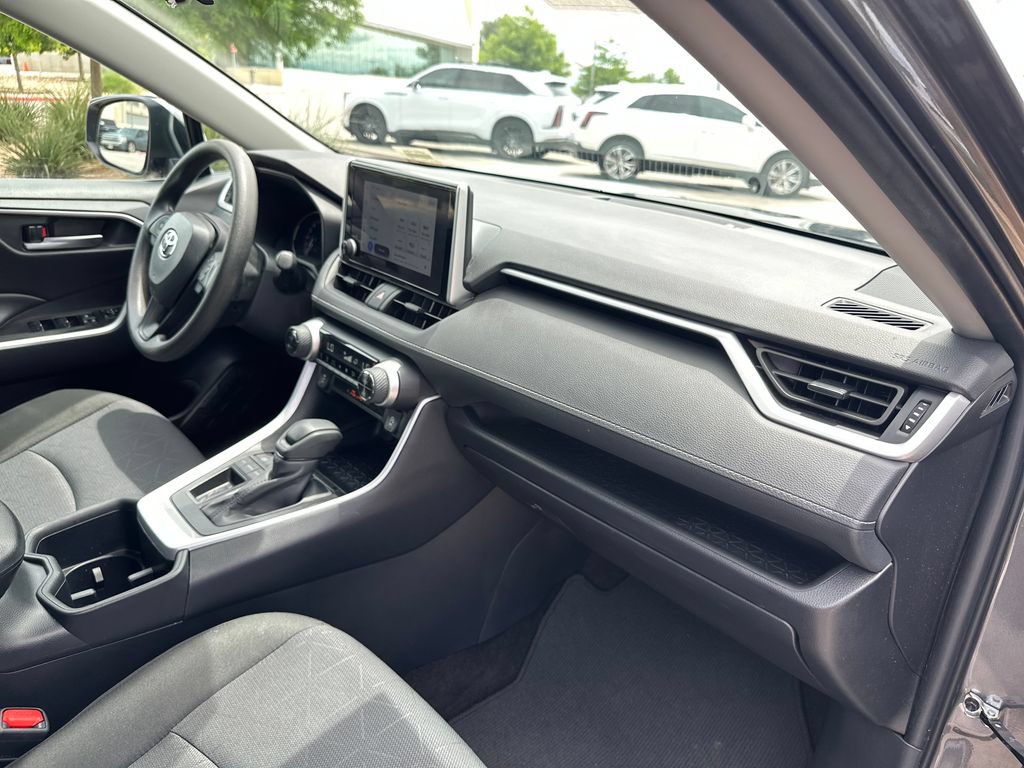 Used 2025 Toyota RAV4 XLE FWD image 37