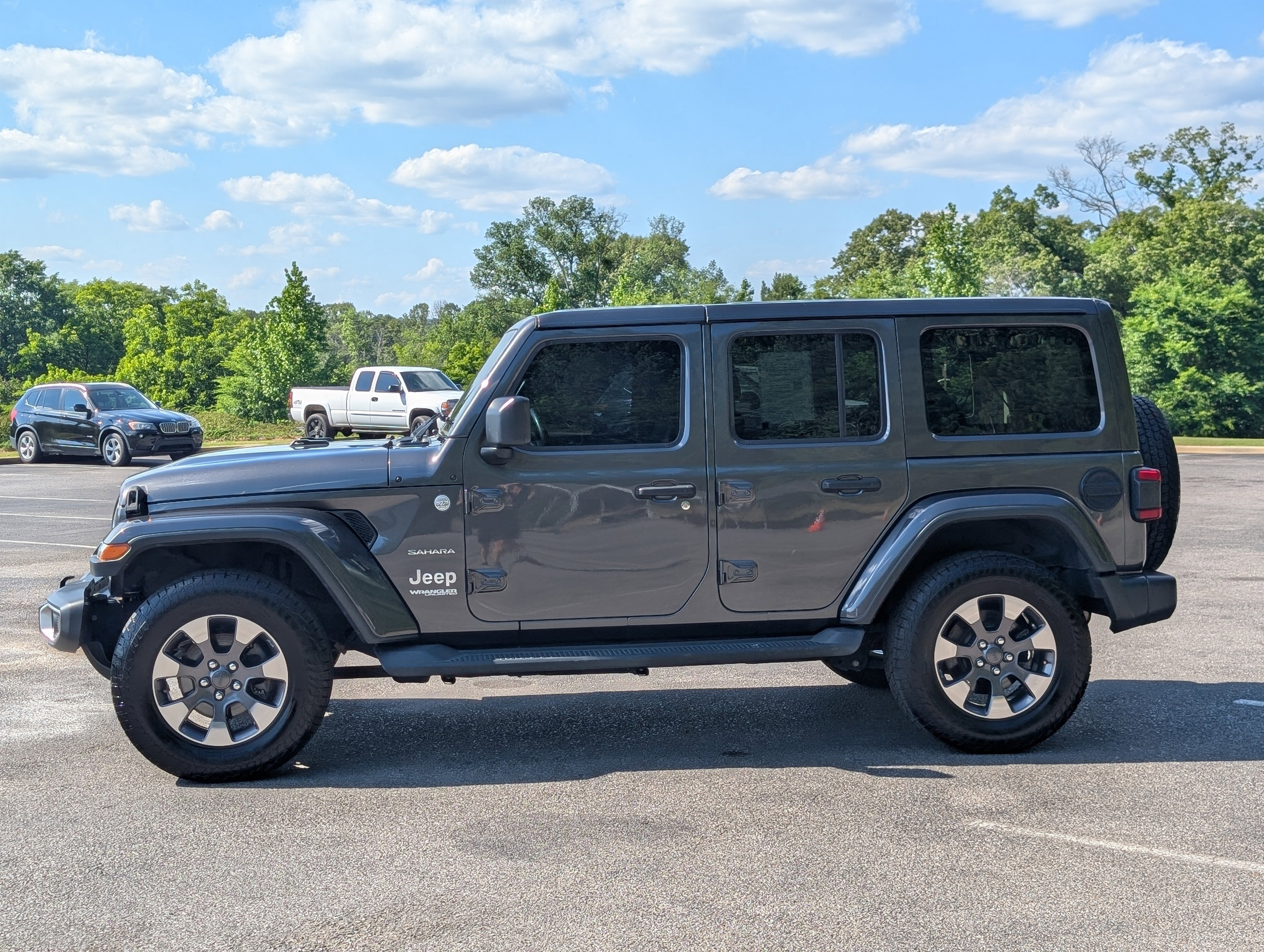 Used 2018 Jeep Wrangler Unlimited Sahara AWD/4WD image 6