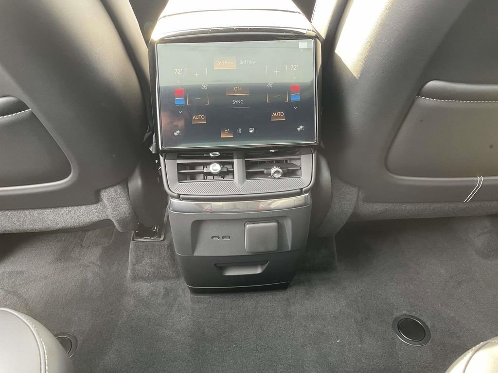 New 2026 Cadillac Vistiq Sport image 14