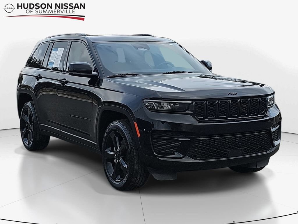 Used 2023 Jeep Grand Cherokee Altitude image 1