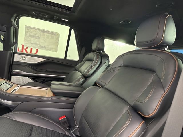 New 2025 Lincoln Navigator Black Label image 17