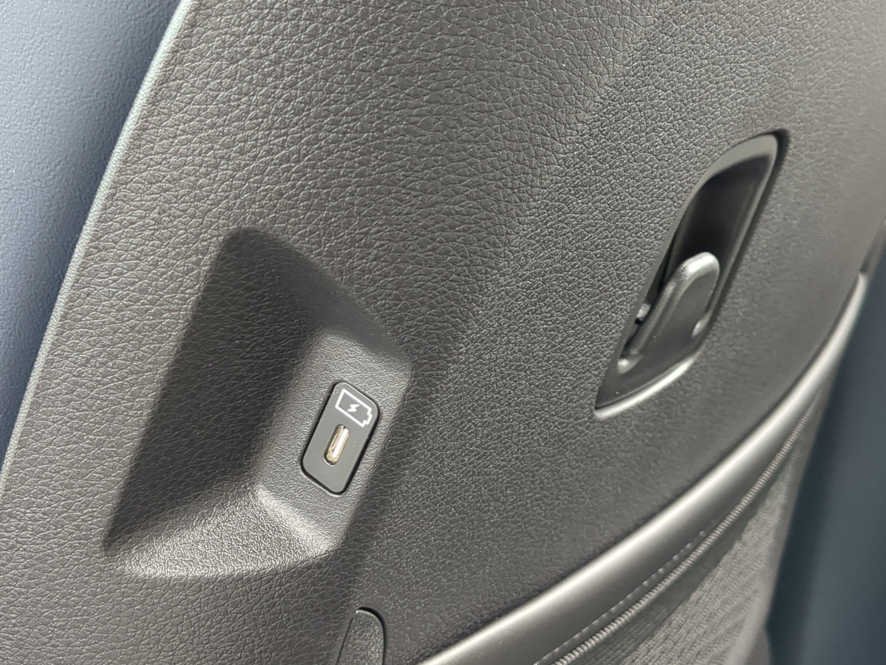 New 2026 Kia Carnival EX FWD image 24