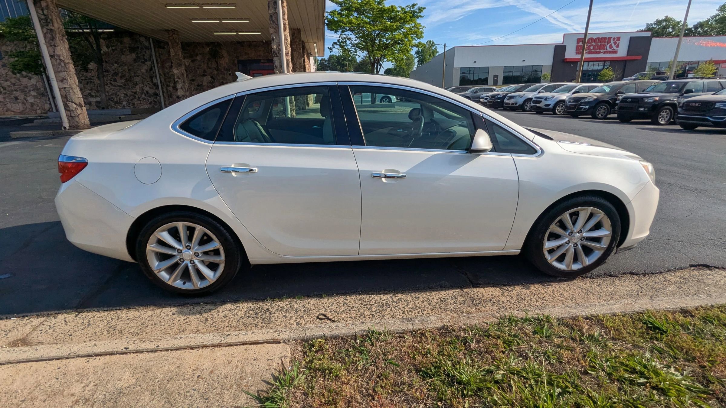 Used 2012 Buick Verano Leather FWD image 8