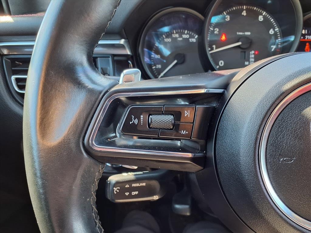 Used 2022 Porsche Macan image 11