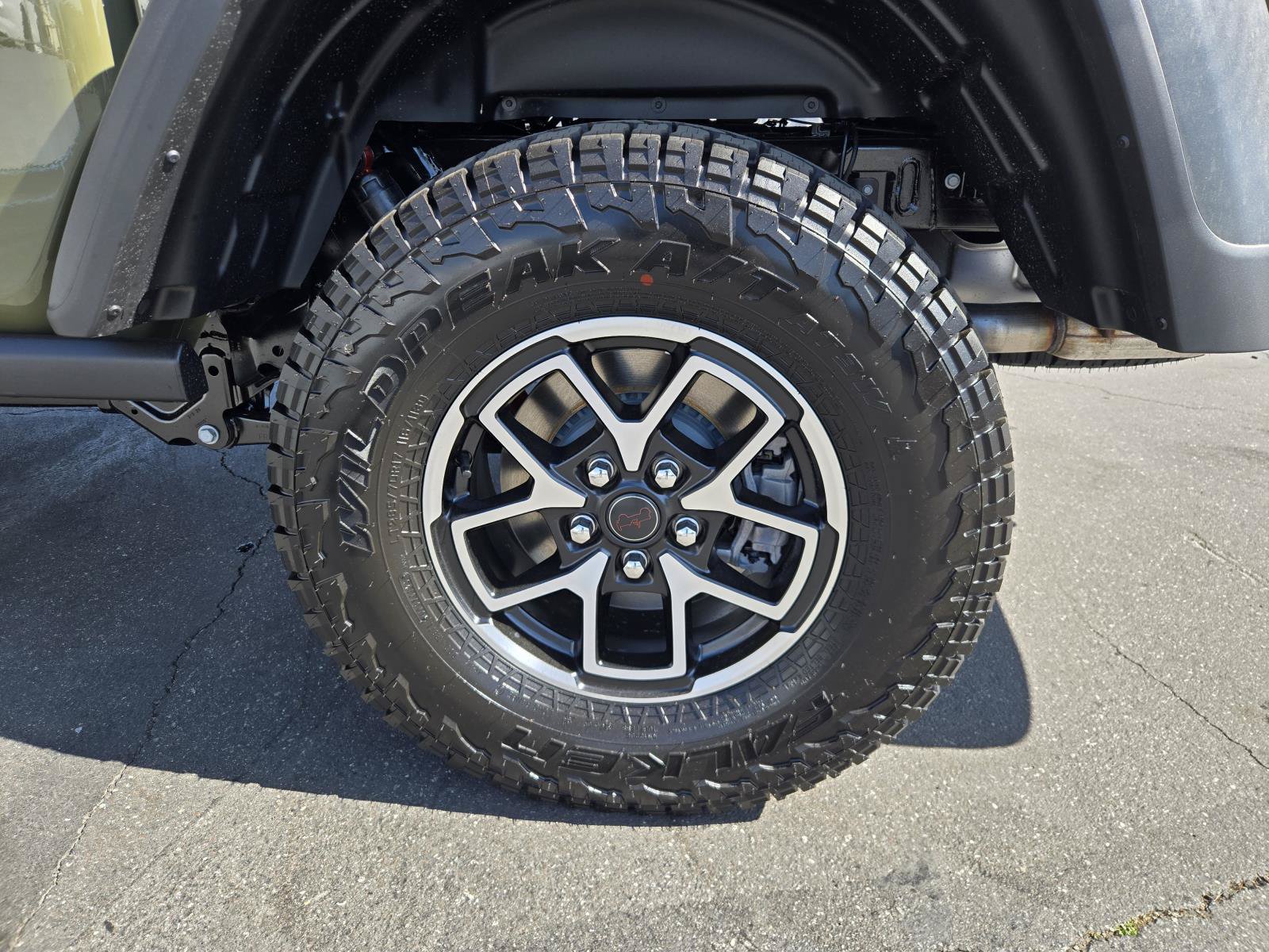 New 2026 Jeep Gladiator Rubicon w/ Steel Power Dome Hood Package AWD/4WD image 39