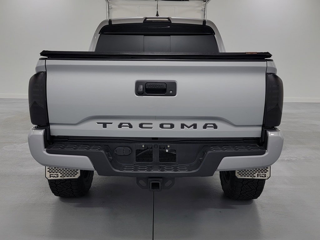 Used 2018 Toyota Tacoma TRD Sport AWD/4WD image 8