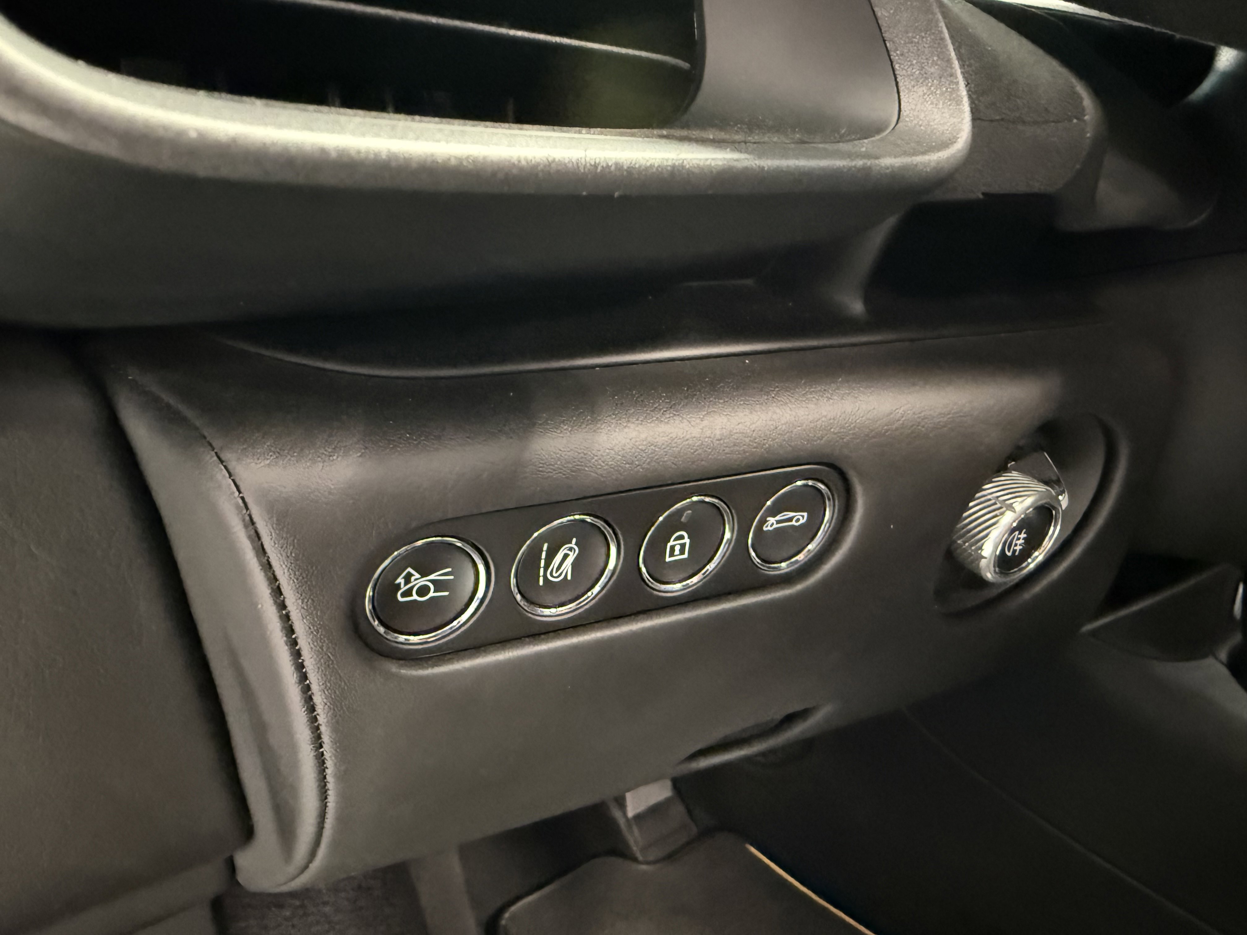 Used 2025 McLaren Artura Spider RWD image 21