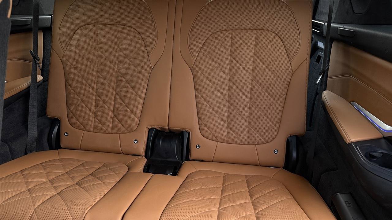 Used 2024 BMW X7 xDrive40i image 37