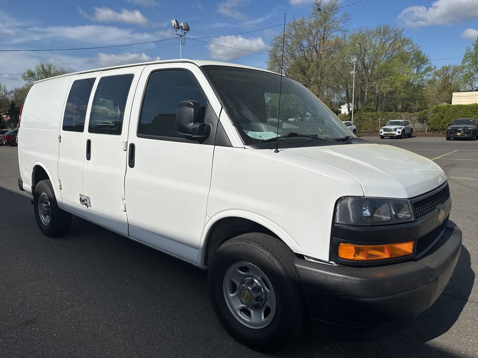 Used 2022 Chevrolet Express 2500 w/ Driver Convenience Package RWD image 3