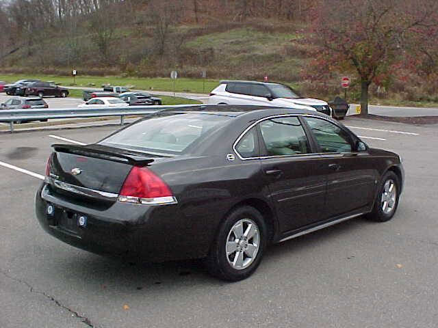 Used 2009 Chevrolet Impala LT w/ Luxury Edition Package FWD image 11