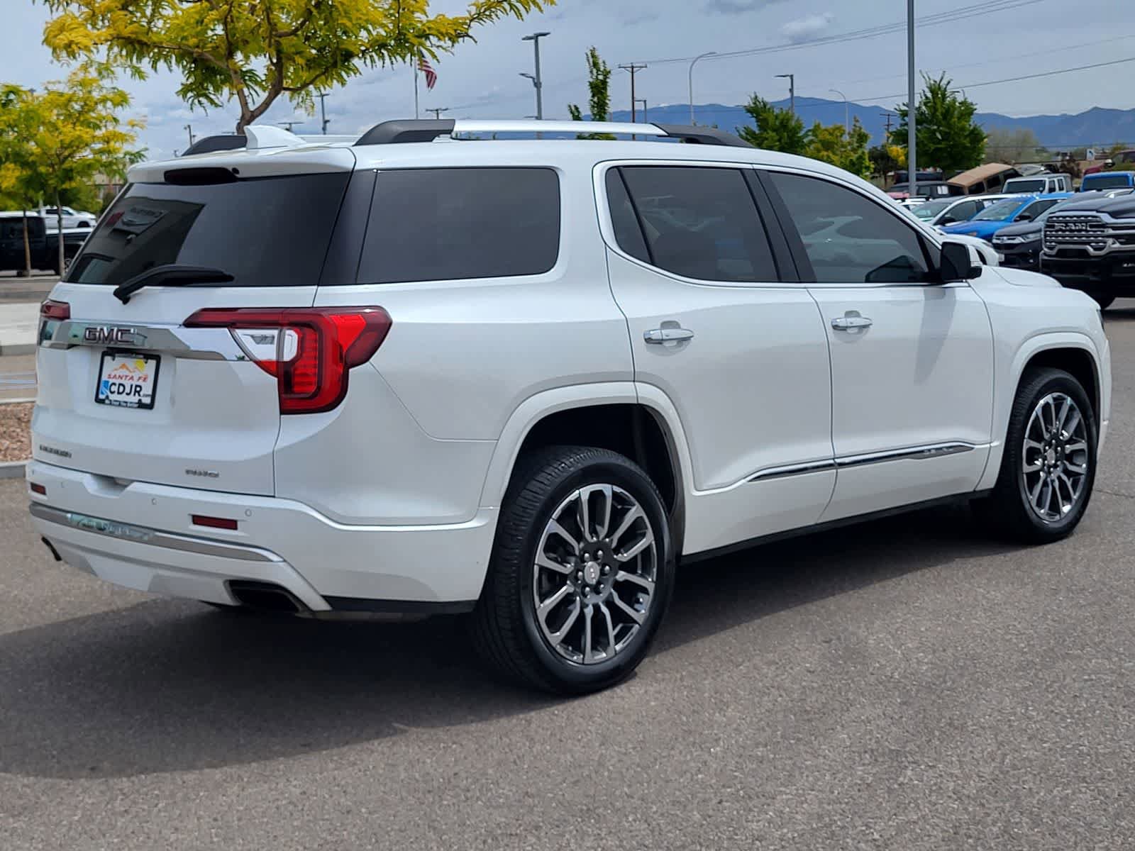 Used 2020 GMC Acadia Denali w/ Technology Package AWD/4WD image 5