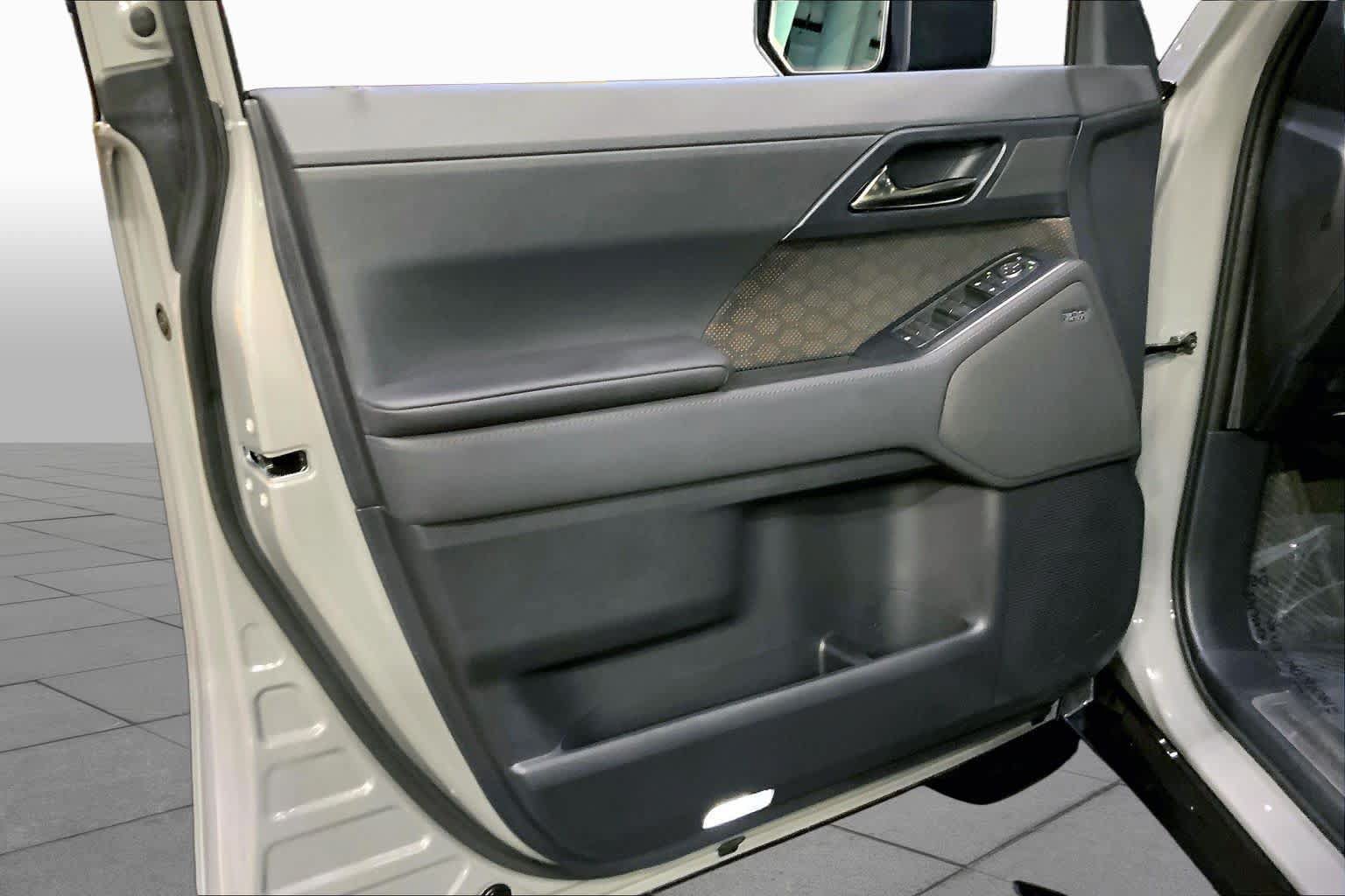 Used 2024 Lexus GX 550 w/ Cold Area Package AWD/4WD image 22