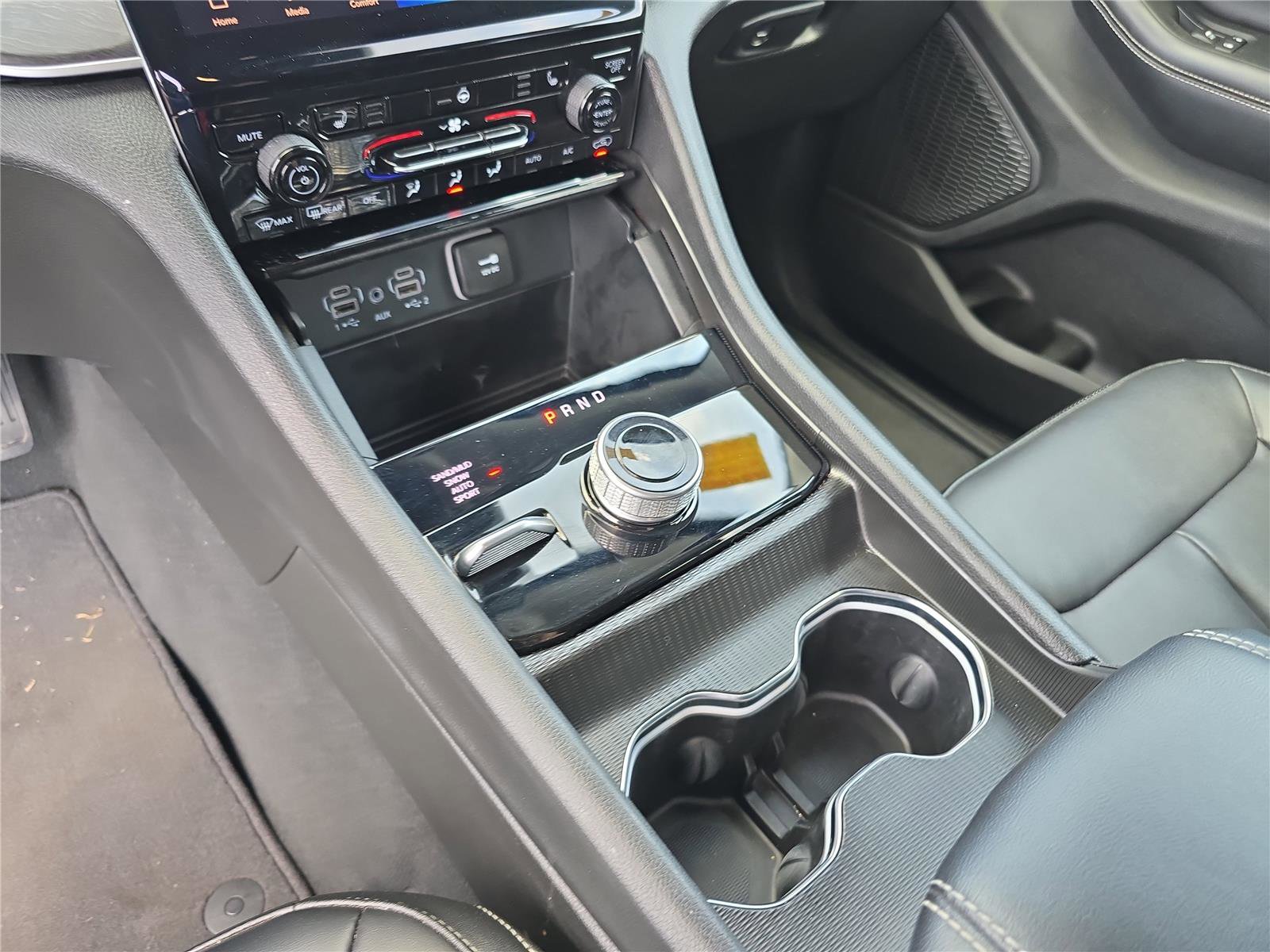 Used 2024 Jeep Grand Cherokee Limited w/ Black Appearance Package image 30