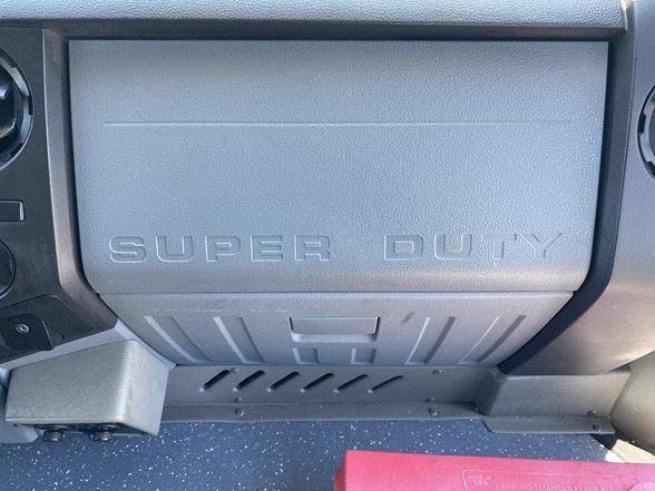 Used 2014 Ford F550 2WD Regular Cab Super Duty image 29