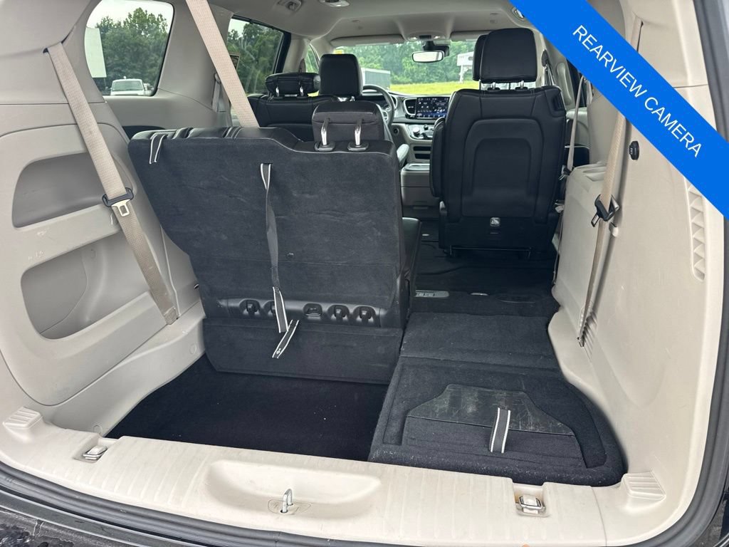 Used 2024 Chrysler Pacifica Touring-L FWD image 16