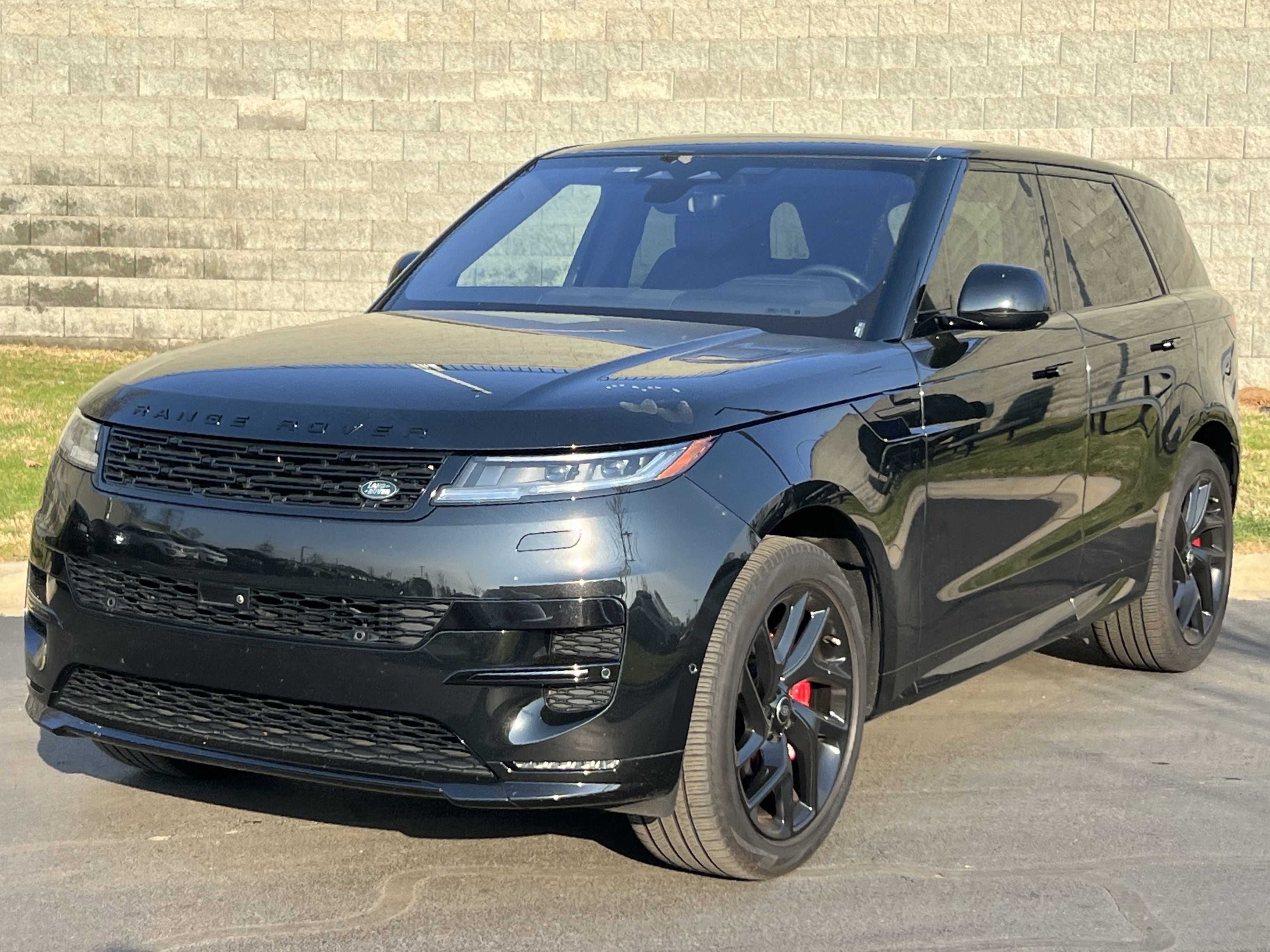 Used 2023 Land Rover Range Rover Sport SE Dynamic image 2