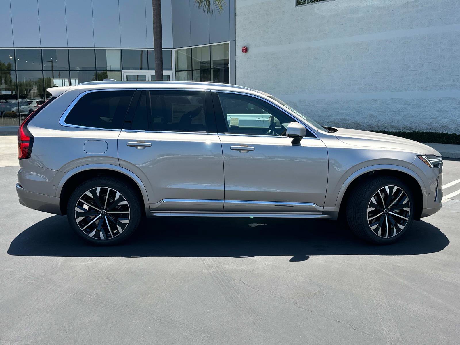 New 2026 Volvo XC90 T8 Plus image 3
