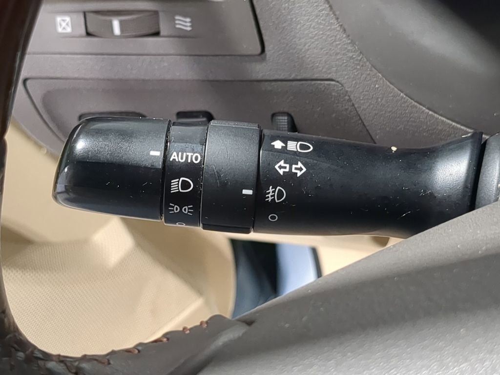 Used 2011 Lexus ES 350 image 32