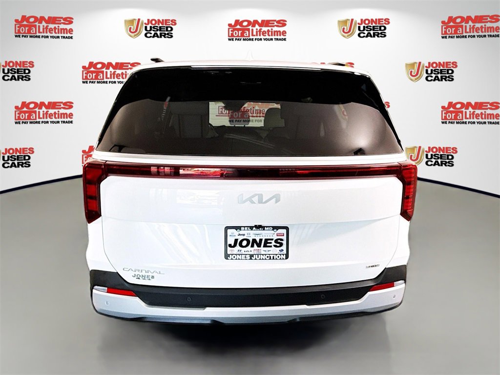 Used 2026 Kia Carnival EX image 16