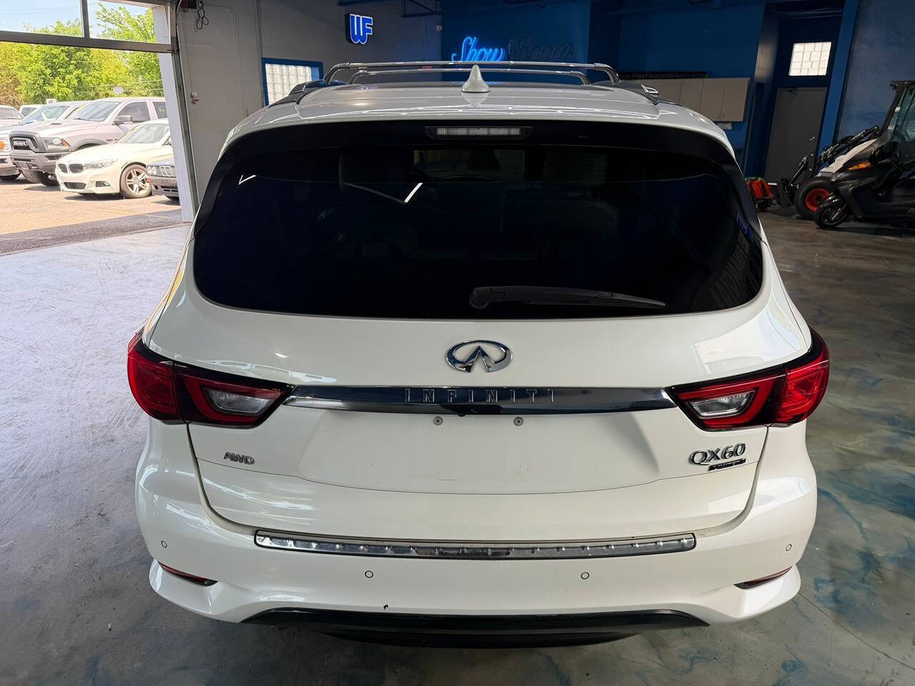 Used 2019 INFINITI QX60 Luxe w/ Limited Package AWD/4WD image 4