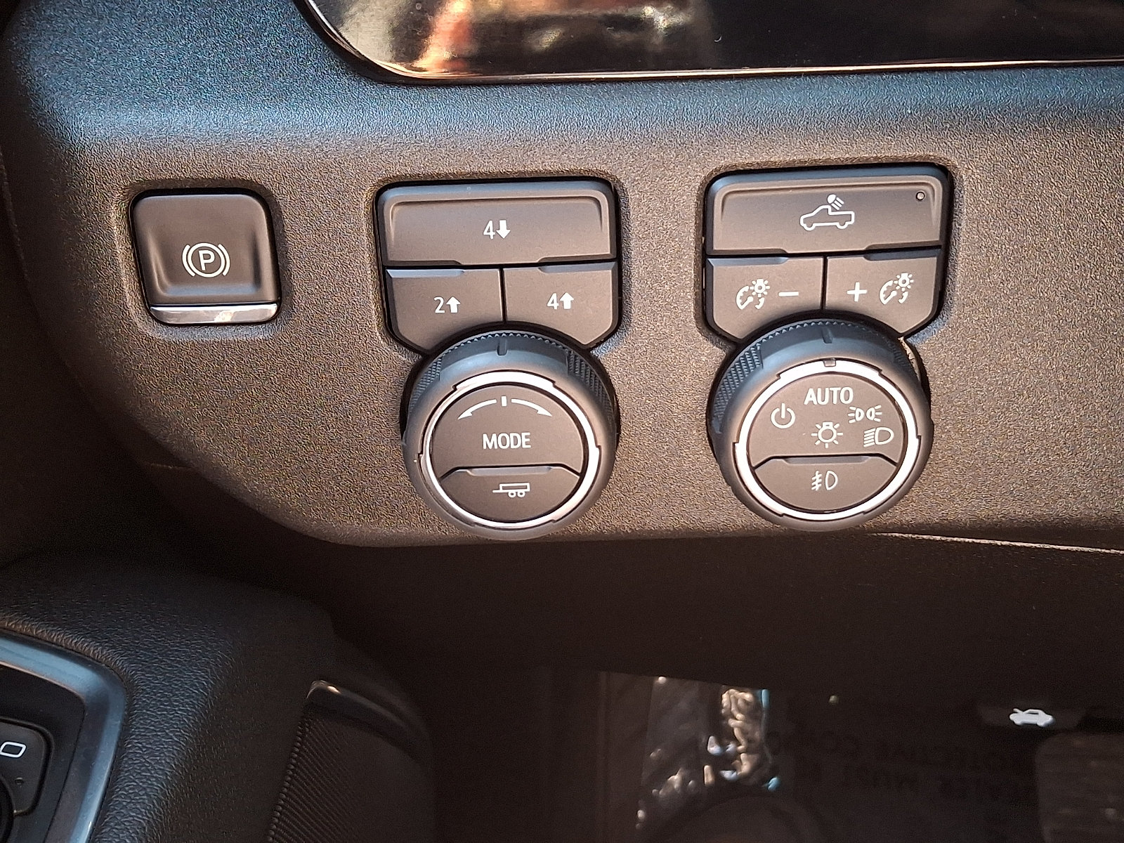 Used 2025 Chevrolet Silverado 2500 LT w/ Convenience Package AWD/4WD image 23
