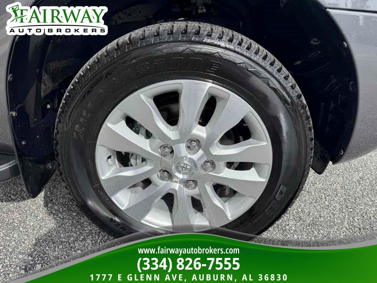 Used 2021 Toyota Sequoia Platinum AWD/4WD image 38
