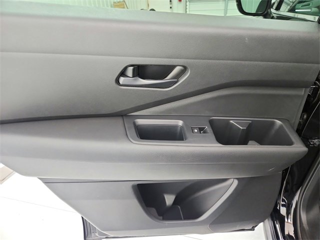 Used 2024 Nissan Pathfinder SV image 34